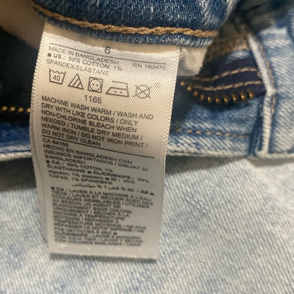 OLD NAVY BOYFRIEND MID-RISE DISTRESSED JEANS. - Picture 6 of 6